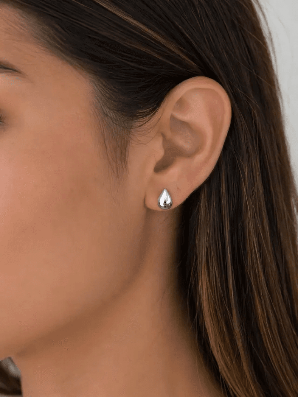 Brinco Gota Lisa em Prata 925